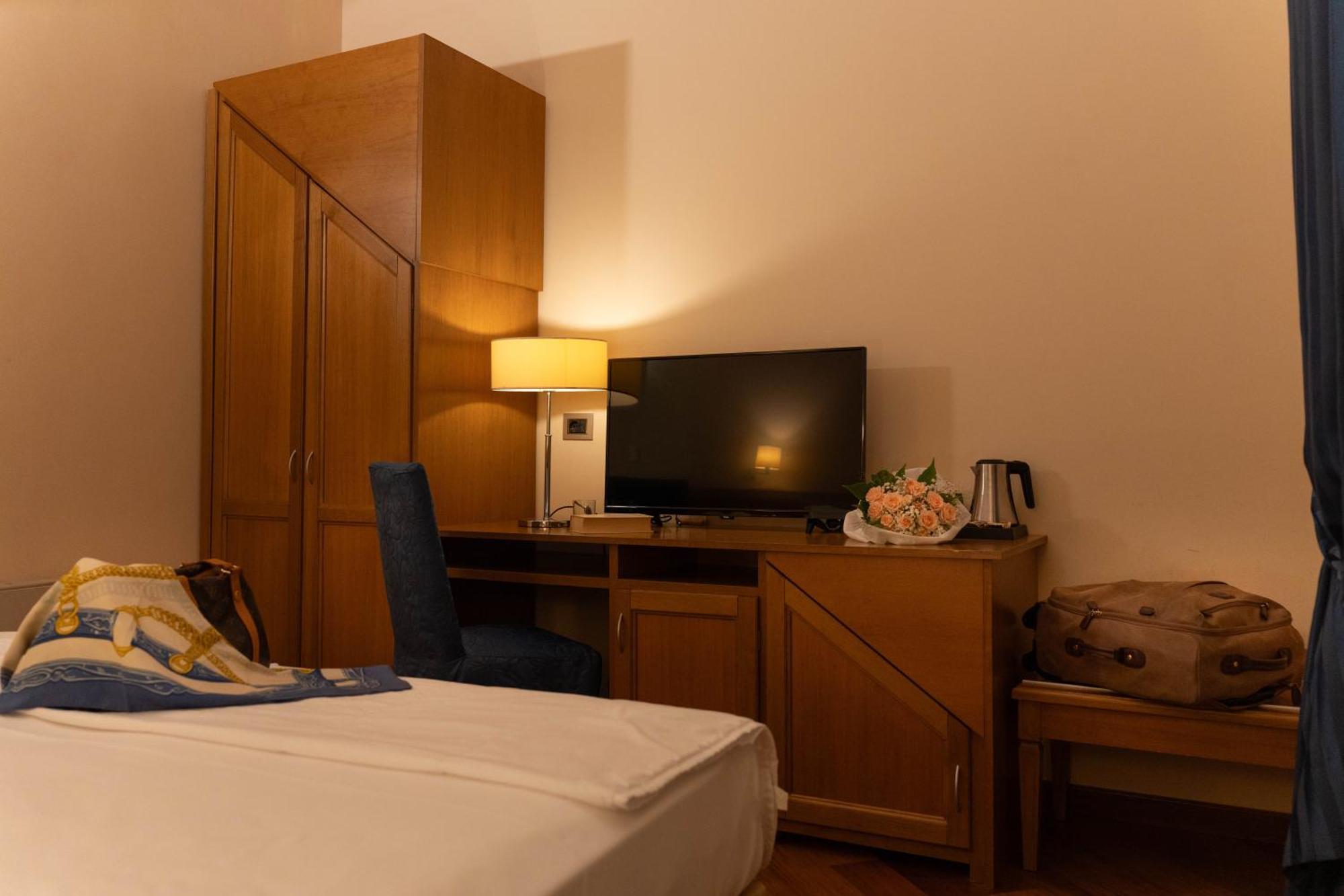 Hotel Iris Genova Kültér fotó