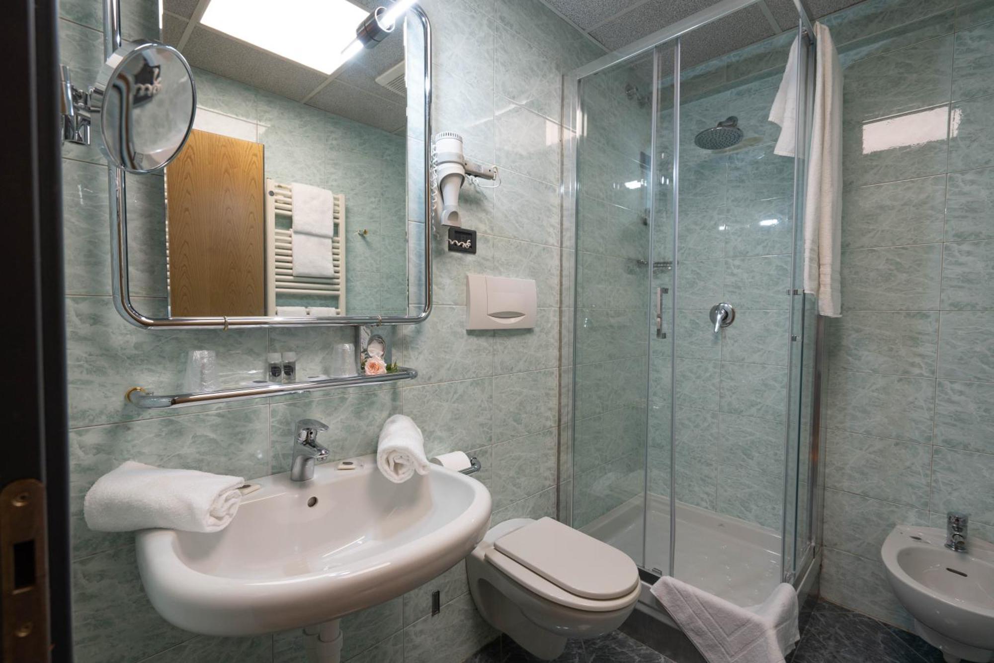 Hotel Iris Genova Kültér fotó