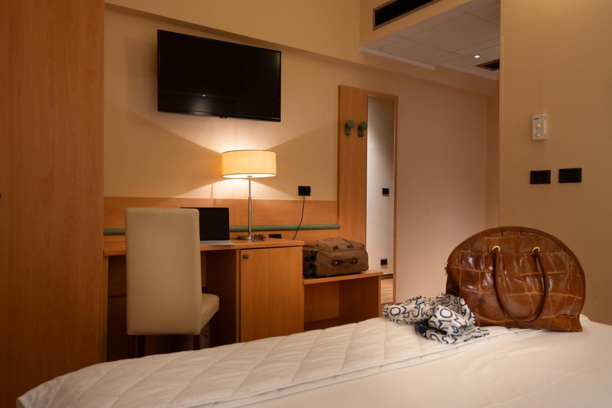 Hotel Iris Genova Kültér fotó