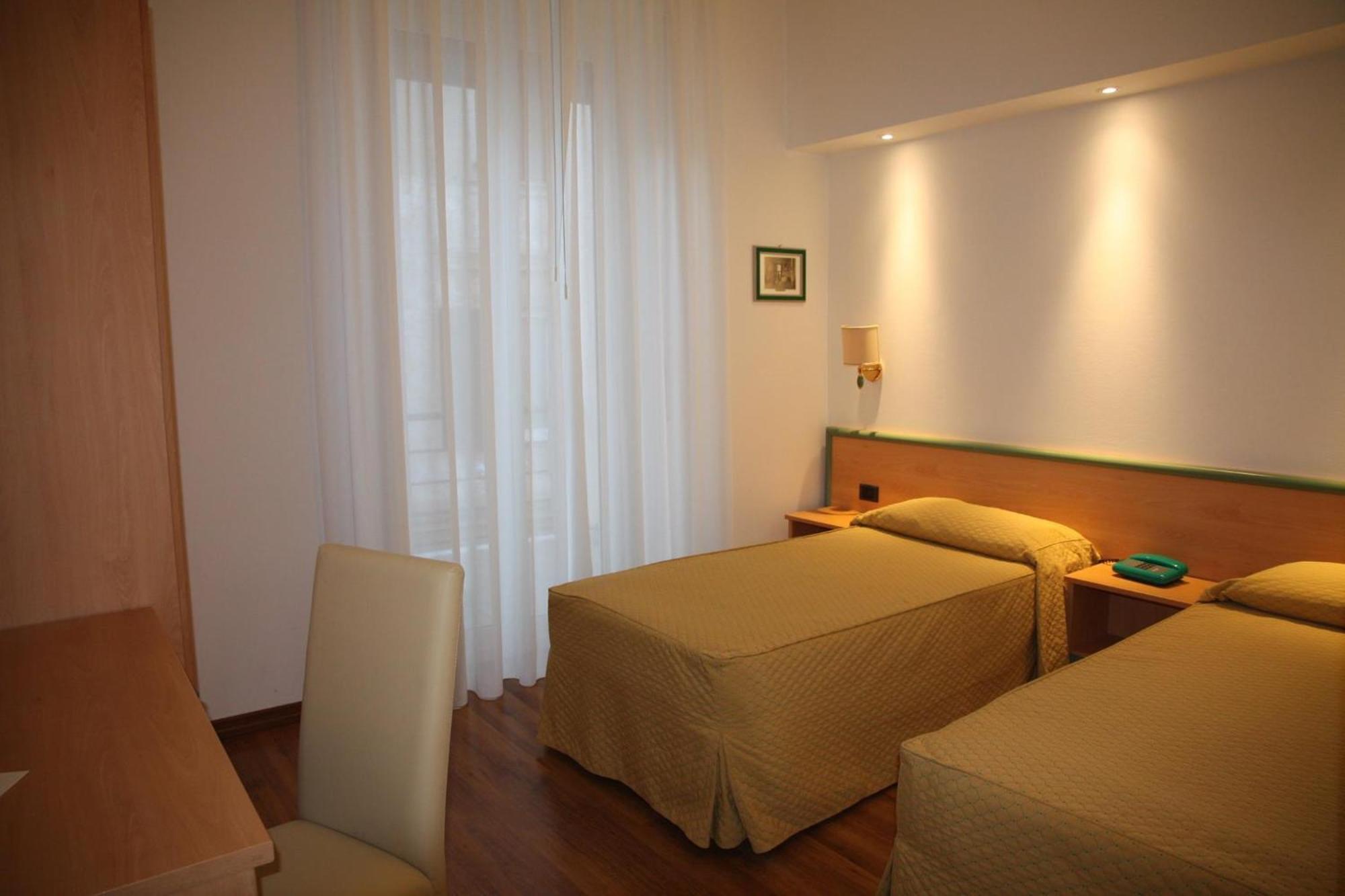 Hotel Iris Genova Szoba fotó