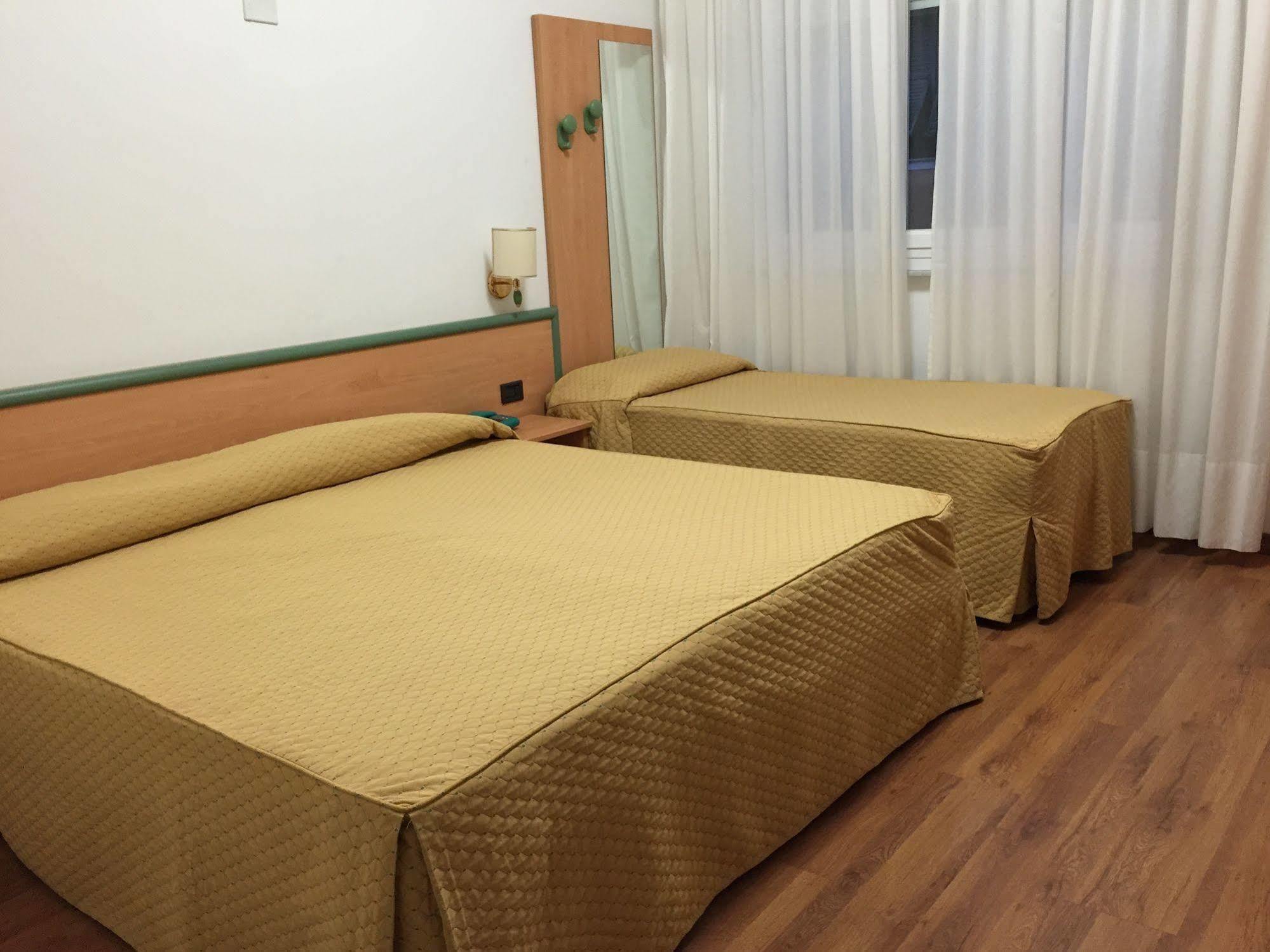 Hotel Iris Genova Kültér fotó